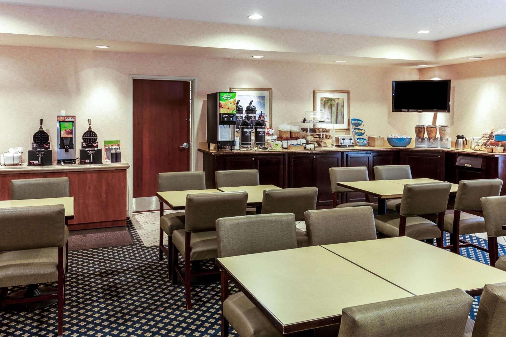 La Quinta By Wyndham Milwaukee Sw New Berlin Hotel Buitenkant foto